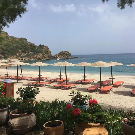 Hotel Tota Marinou *
