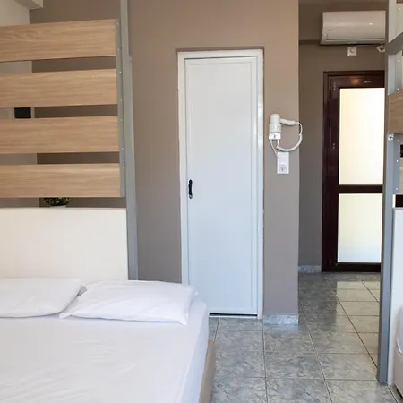 Tota Marinou Hotel Agioi Apostoloi (Evia)